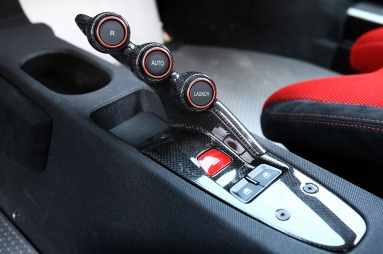 2014-Ferrari-458-Speciale-center-console
